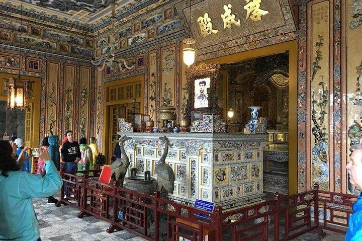 Explore a cidade de Hue com um dia saindo de Danang ou Hoian em um carro particular