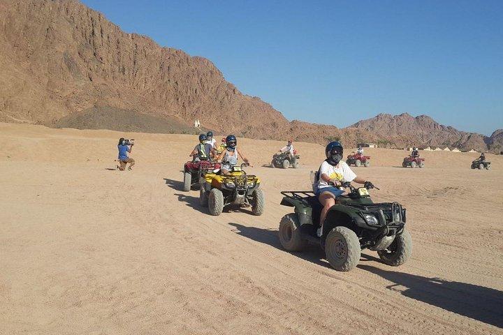 Matin Hurghada Desert Safari Quad Bike & ATV Tours avec le village bédouin
