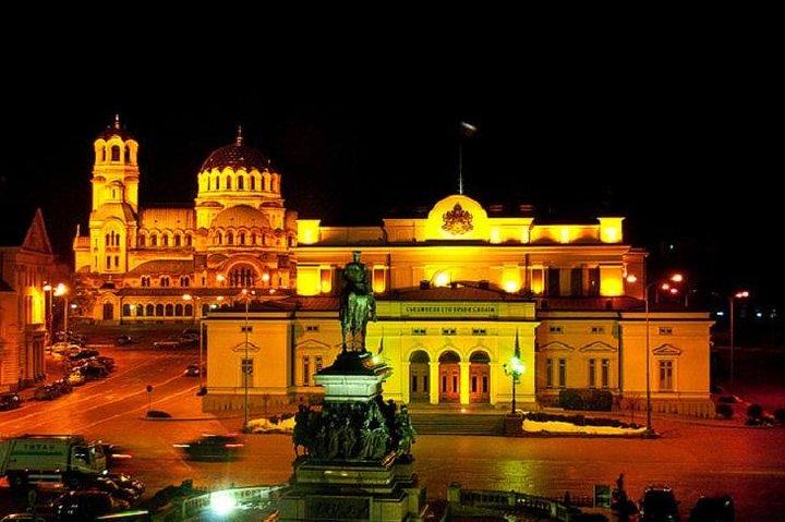 Sofia by Night Panoramic Tour med middag och folklore show