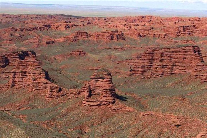 Private Hiking Tour: Pingshanhu Grand Canyon and the Horse Hoof Temple Grottoes