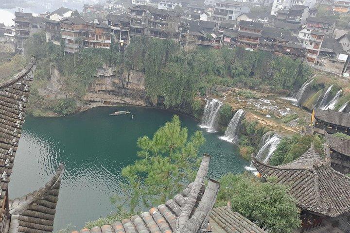 Transfer privado de Zhangjiajie para Fenghuang e pára na cidade velha de Furong