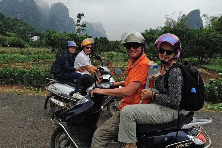 1 Dia Yangshuo Tour Privado com o Scooter