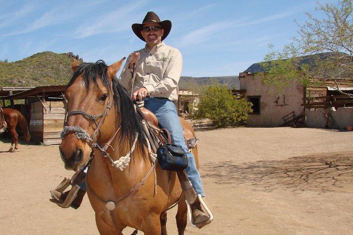 En dag i Old West Adventure, inklusive ridning och cowboy lunch