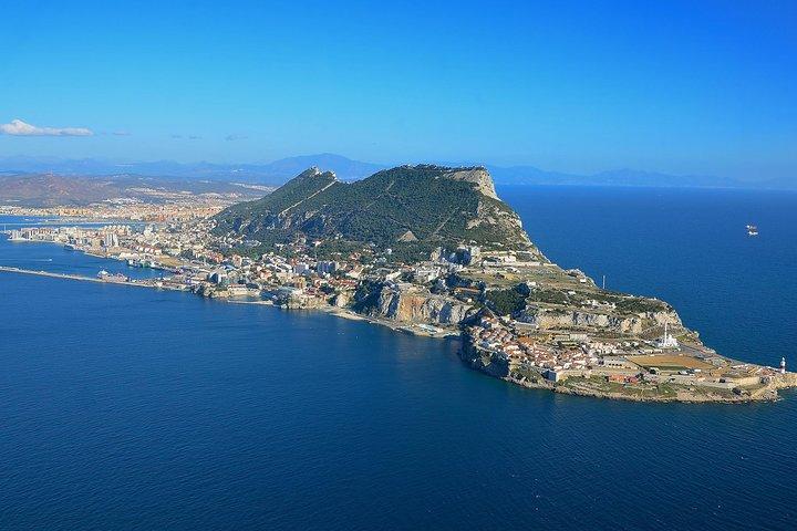 Gibraltar met Rots van Gibraltar en St. Michael-grot vanuit Sevilla