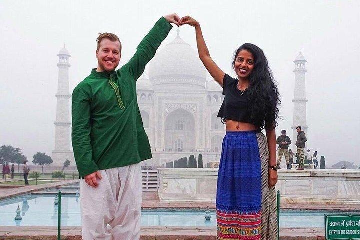 D'Agra: visite privée du Taj Mahal Sunrise avec déjeuner et frais d'entrée