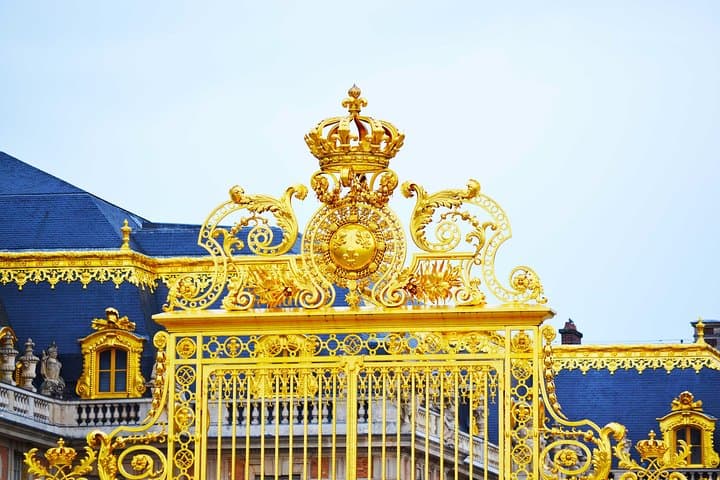 Versailles and Louvre Museum Access and Tour