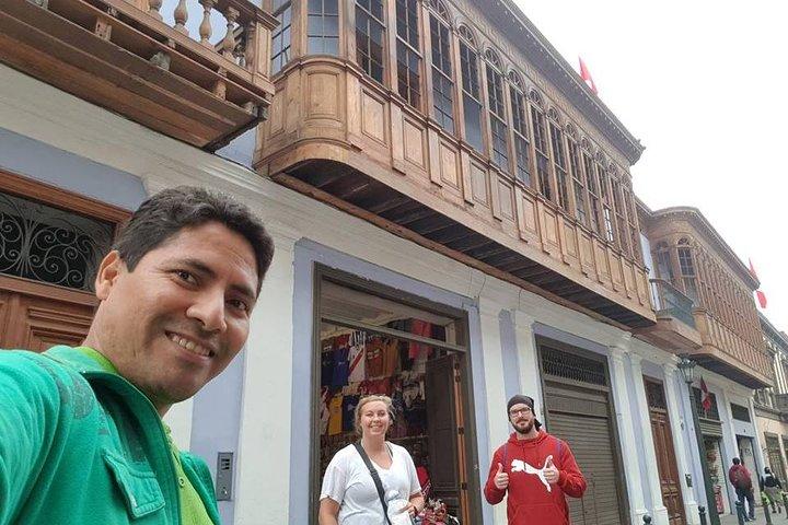 Walking Tour in the Historical Centre and China Town