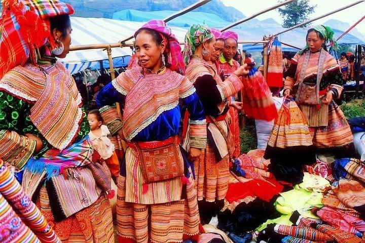 Amazing Bac Ha Market Sonntag Tour