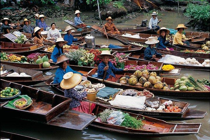 浮遊市場へのプライベートツアーとクワイ川の橋