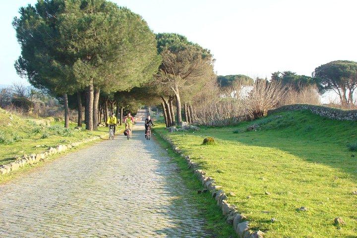 Excursão privada Appian Way e Lake Albano Ebike com almoço italiano