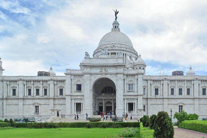 Visita de día completo a sitios religiosos en Kolkata