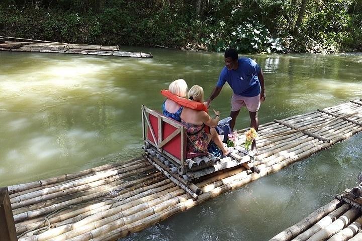 Private Shuttle de ida e volta para Martha Brae de Montego Bay
