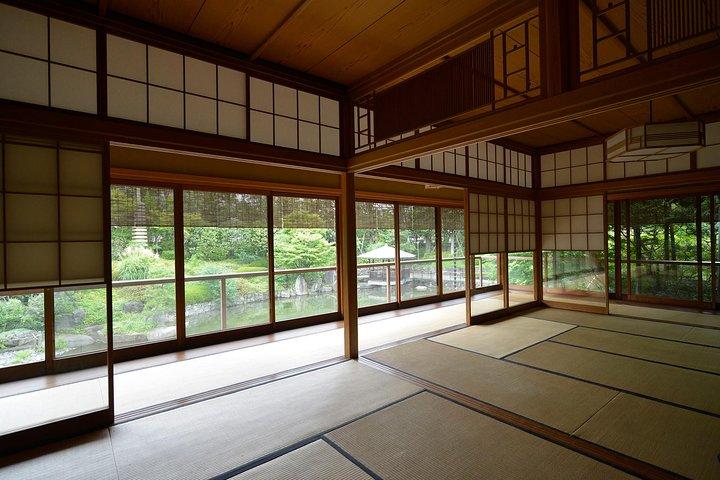 Private Tea Ceremony met Kimono in een traditionele Japanse tuin