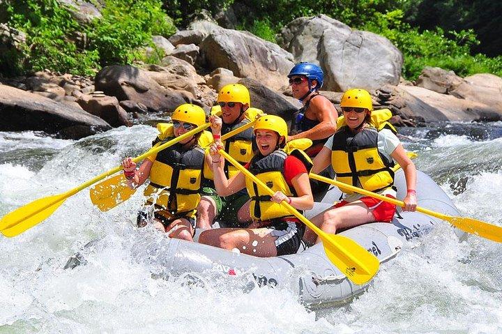 Zipline Canopy & Whitewater Rafting Tour. Tour privato