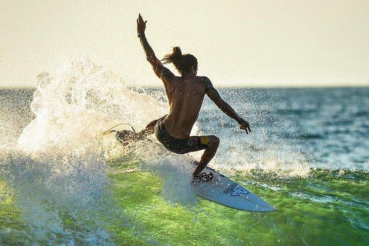 Surf & sol: Surfing lektion + Beach Hopping sjov
