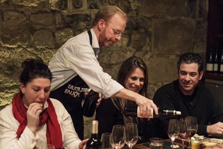 Express Louvre Masterpieces Guided Tour & Sommelier Wine Tasting