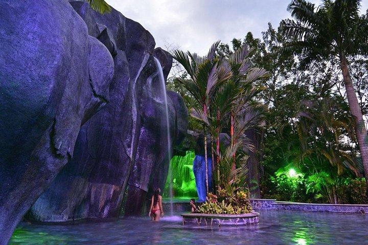 Arenal Volcano Lava Trail e Baldi Hot Springs com jantar