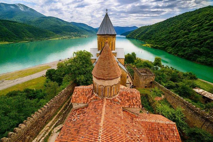 Full Day Kazbegi, Ananuri, Jinvali, Gudauri og Gergeti Private Tour
