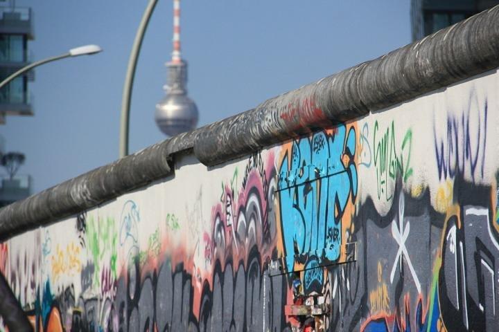 Lille gruppe Berlin Sightseeing og Mad Tour af Prenzlauer Berg og Mitte
