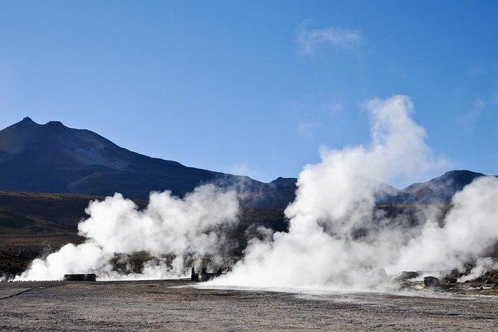 San Pedro de Atacama: 2-tägige Tour mit Besuch der Tatio-Geysire und des Mondtals