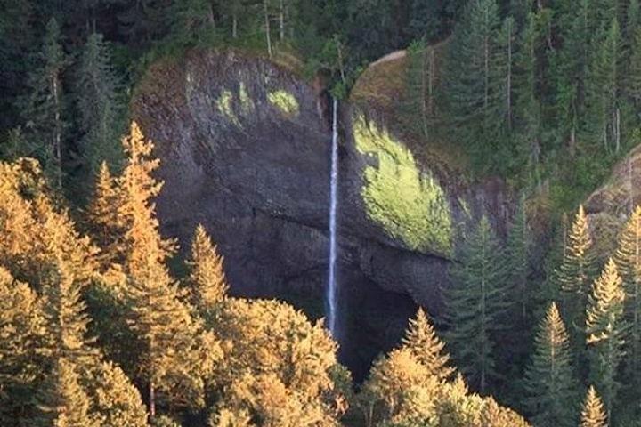 Multnomah Falls & Gorge Waterfalls Lufttour von Envi Adventures