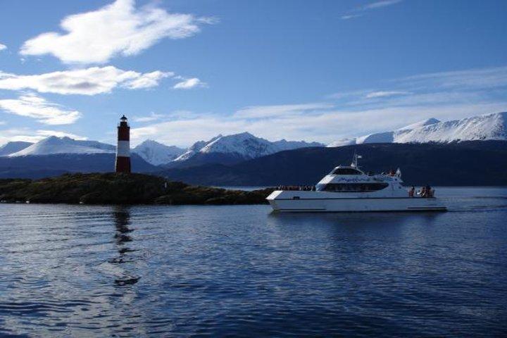 Navigation vers Beagle Channel et Sea Lions Island avec transferts