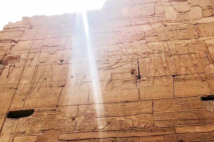 Pacchetto di viaggio di 3 giorni 2 notti per Aswan e Luxor dal Cairo con voli