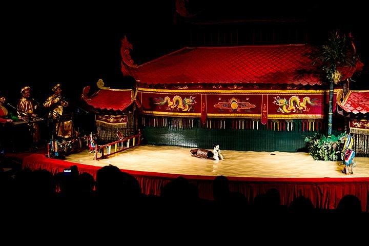 Authentisches vietnamesisches Abendessen und Wasserpuppenshow