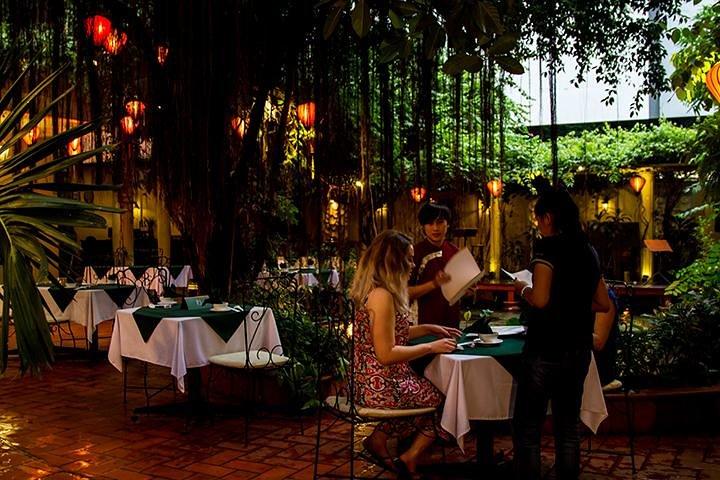 Authentisches vietnamesisches Abendessen und Wasserpuppenshow