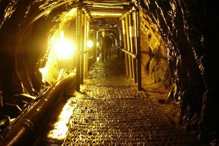 DMZ-tur: Frågestund med defekt, tunnel och hängbro / Upphämtning på hotell