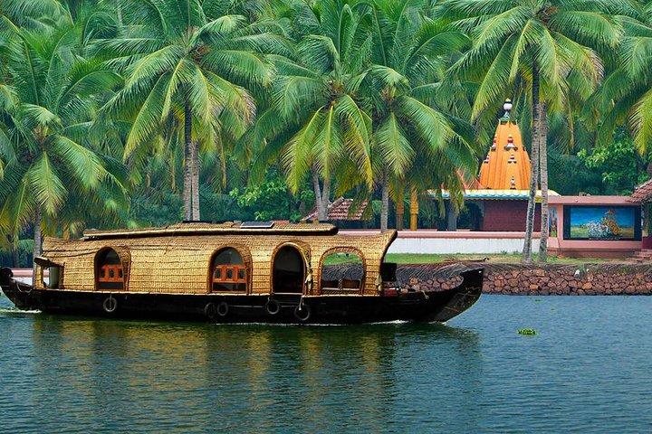 Tour privado de Kochi: cruzeiro de um dia de Kerala Backwater Houseboat em Aleppo