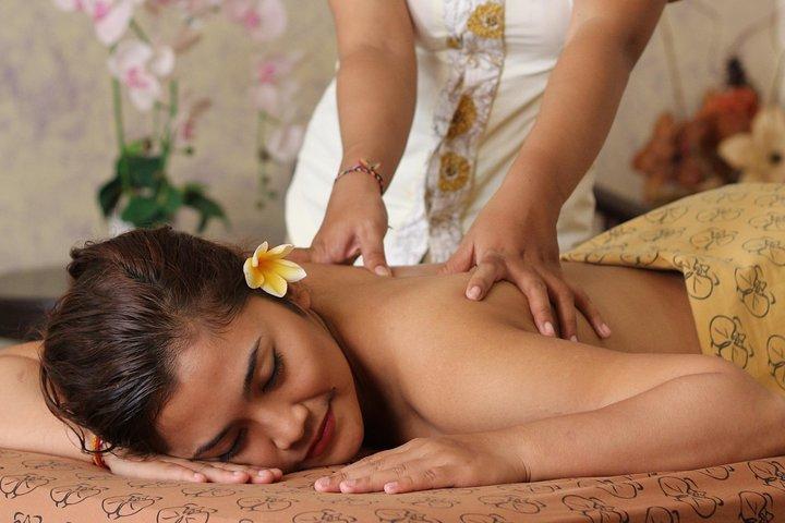 Massagem tradicional balinesa e tratamento de spa 2 horas, incluindo o hotel