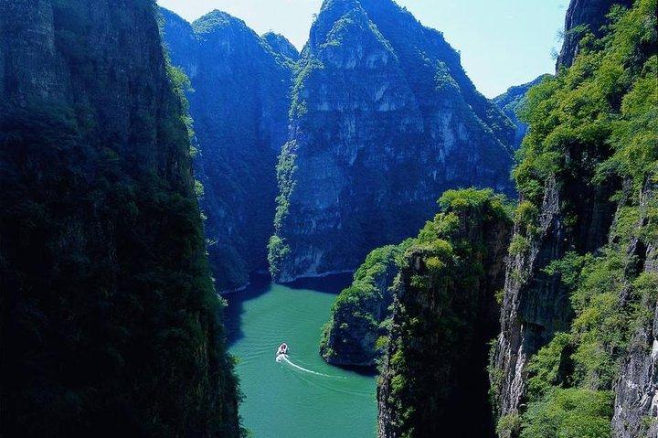 Tour privado de 2 días por Pekín que incluye Mutianyu Great Wall y Longqing Gorge