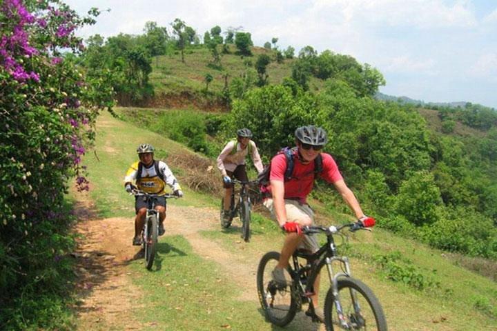 Tagesausflug mit dem Mountainbike nach Surrounding Hill bei Kathmandu