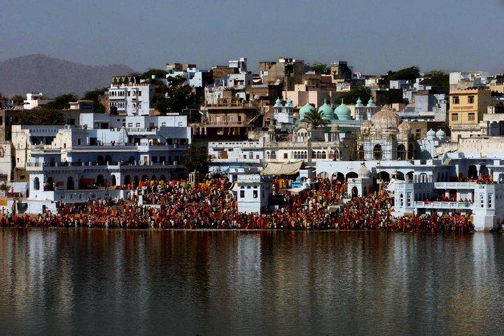 Transfer von Jaipur nach Jodhpur mit Pushkar & Mittagessen