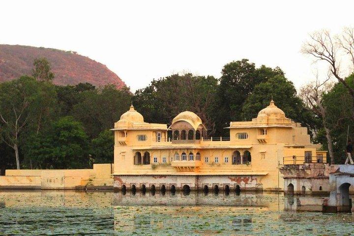 Private Tagestour zum Bundi Fort von Jaipur mit Mittagessen (optional)