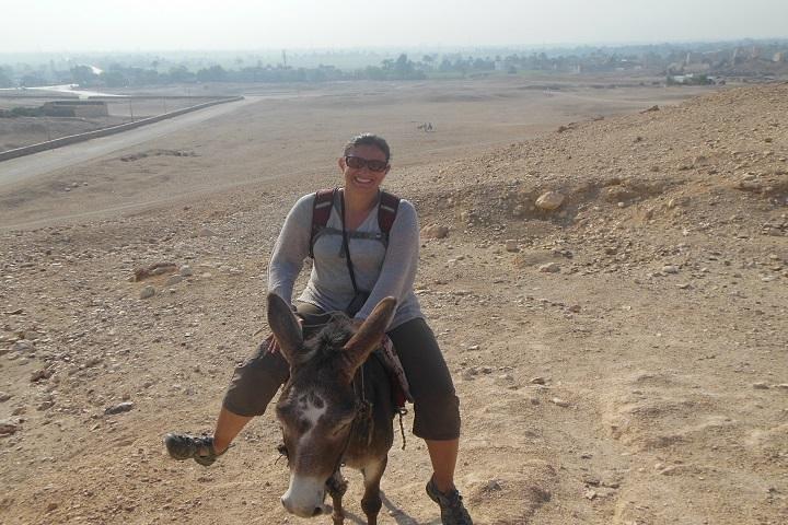 Reite einen Esel entlang der West Bank von Luxor