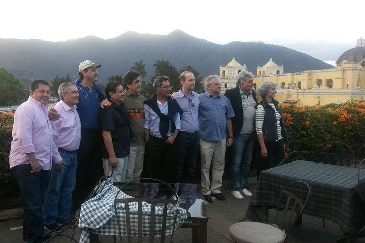Recorrido A Pie En Grupo Por Antigua En Guatemala
