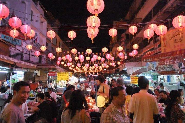 Bangkok Hidden Paths Night Bike Tour com refeições de comida de rua