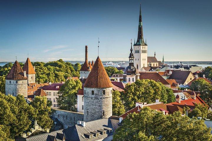 Luxusreise nach Tallinn ab Helsinki + Sightseeing + VIP-Auto