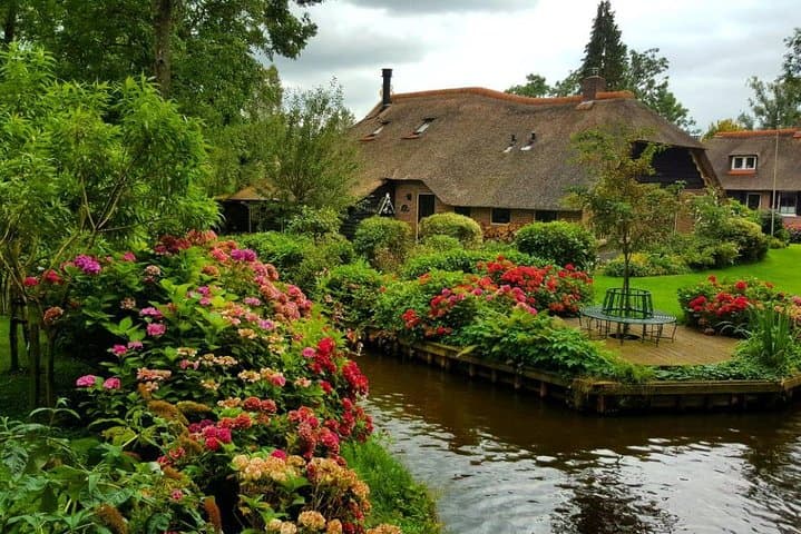 Giethoorn, Zaanse Schans Windmills Guided Day Trip from Amsterdam