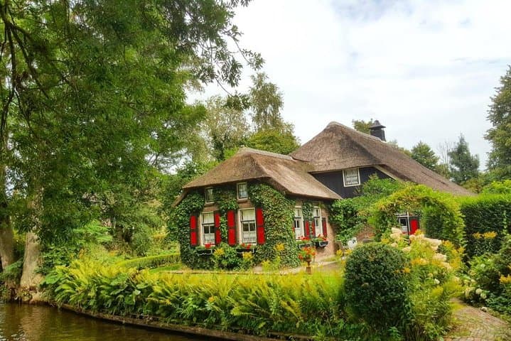 Giethoorn Guided DayTrip from Amsterdam