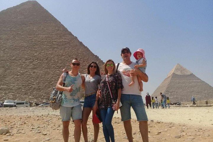 ギザのピラミッドスフィンクスとNile feluccaがcairo gizaホテルから乗る