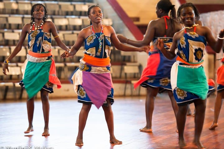 Giraffe Center, Elephant Orphanage and Kobe Beads Guided Tour