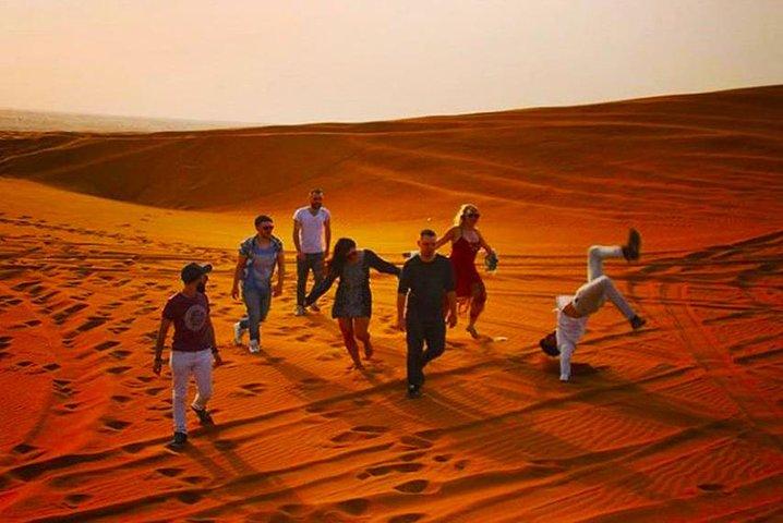 Private Desert Safari Red Dune mit BBQ, Sand Boarding und Kamelritt