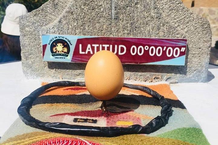 Excursión a La Mitad del Mundo y el teleférico de Quito
