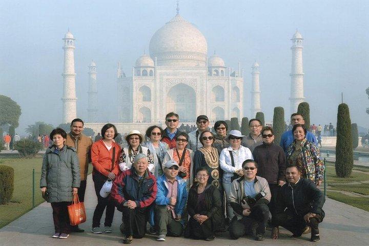 プライベートツアー:Taj MahalとFatehpur Sikriデイツアー