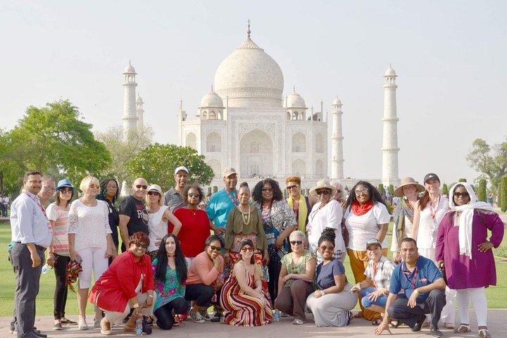 プライベートツアー:Taj MahalとFatehpur Sikriデイツアー