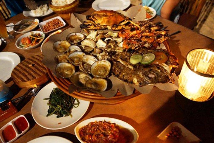 Tanah Lot Temple Tour e Jimbaran beach Sunset Seafood Dinner
