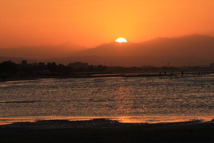 Dhow de Omã: Coastal and Sunset Cruise